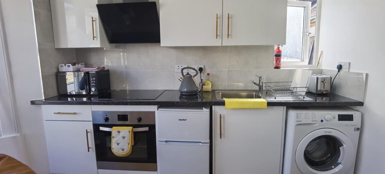 Comfy 2 Bedroom In Location, Newly Refurbished Plymouth