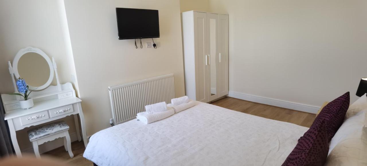 Comfy 2 Bedroom In Location, Newly Refurbished *