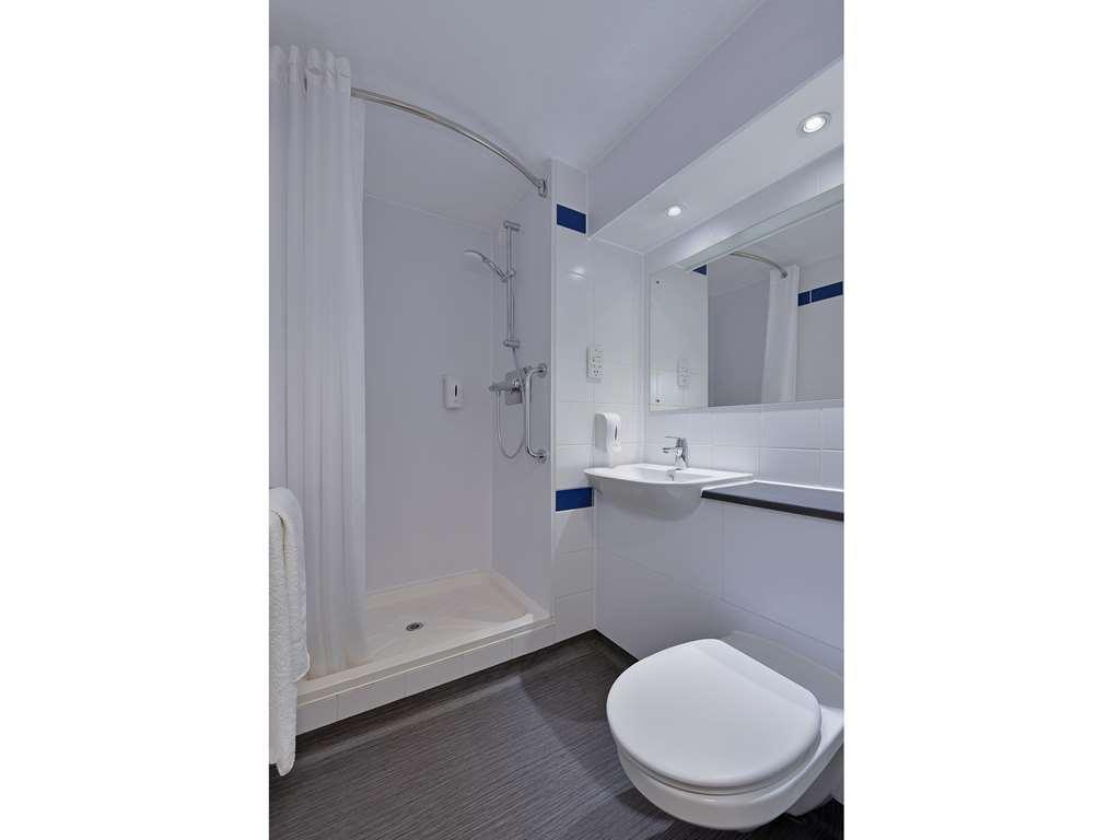 Travelodge Roborough Hotel