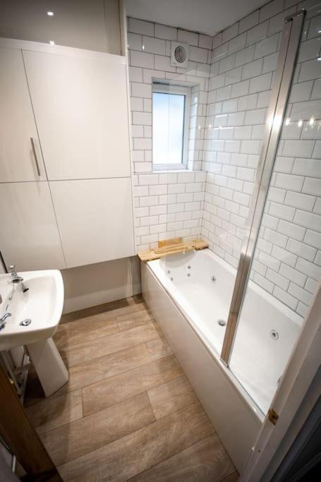 4-bed Botanical Retreat Holiday home *