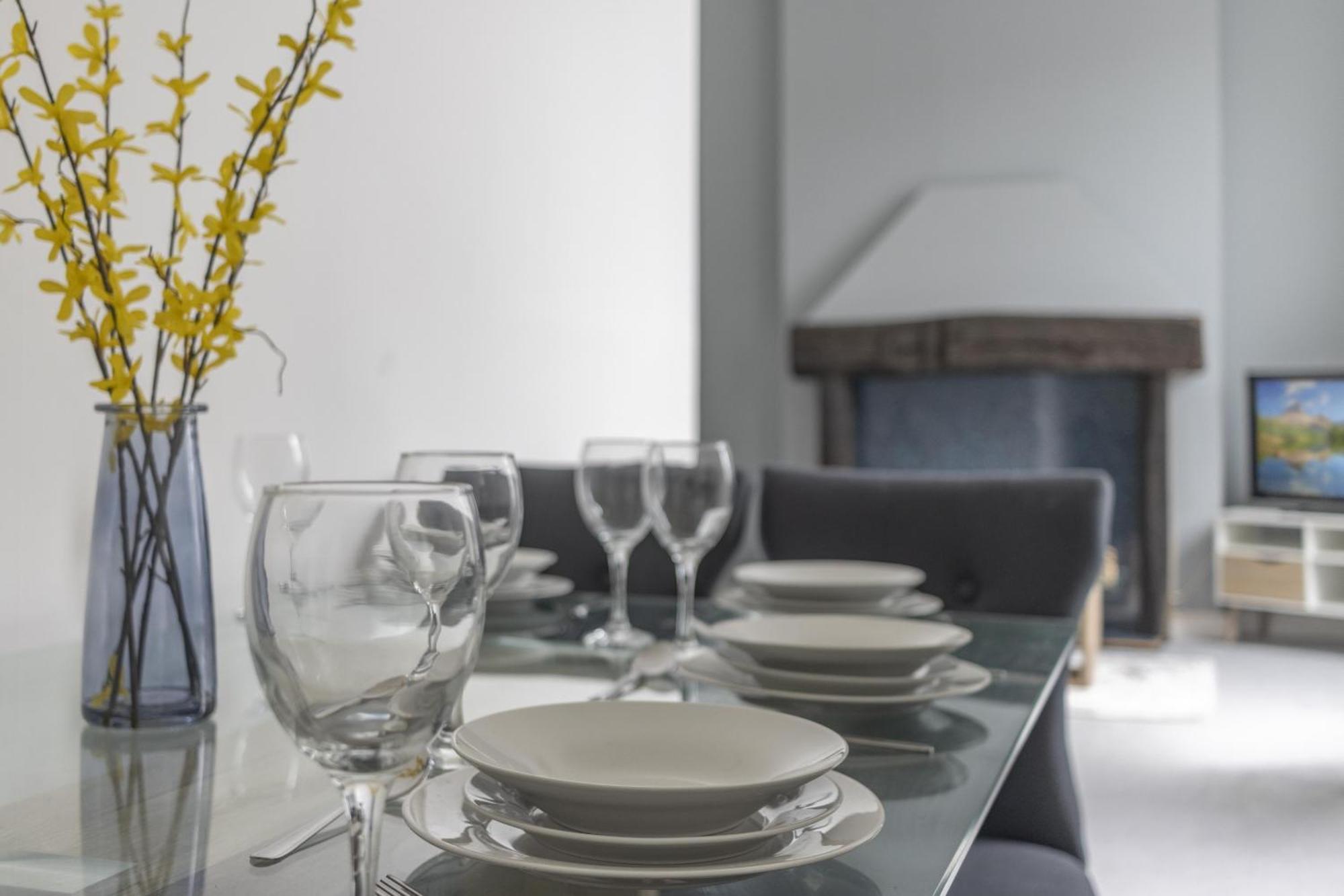 Alexandra - Large 3 Bed Perfect For Contractors, Free Parking, Fast Wifi And Great Value!
