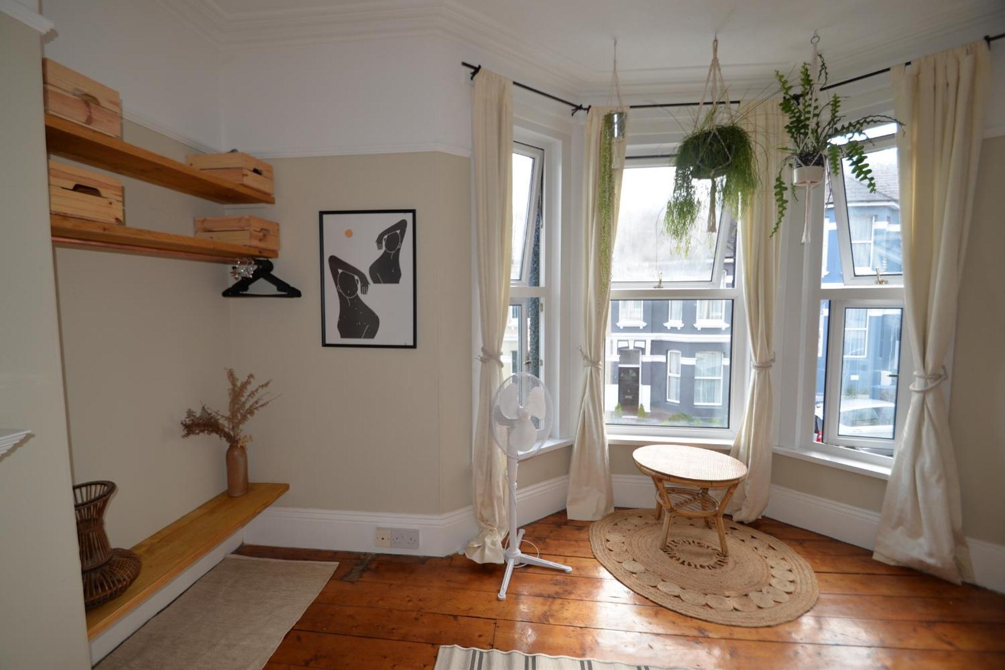 Bright And Cosy, 3 Bedroom *