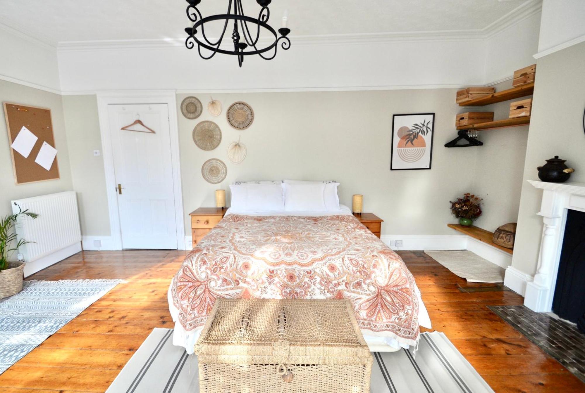 Bright And Cosy, 3 Bedroom Holiday home *