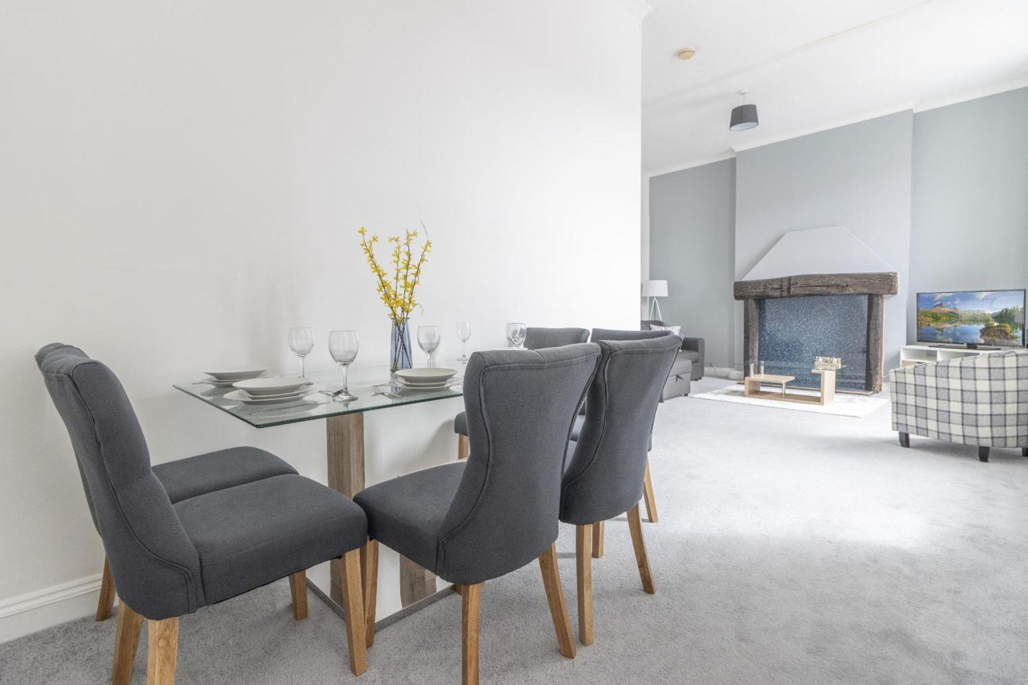 Apartamento Alexandra - Large 3 Bed Perfect For Contractors, Free Parking, Fast Wifi And Great Value!