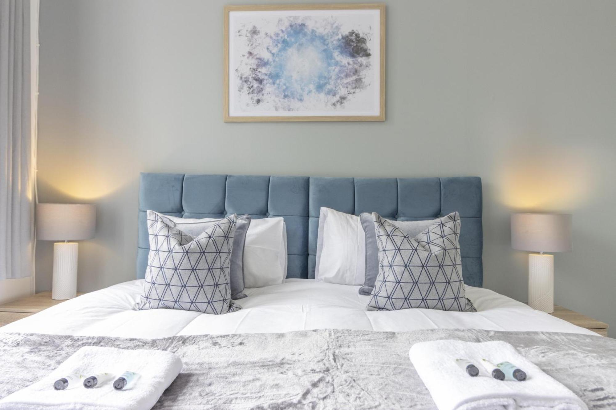 Alexandra - Large 3 Bed Perfect For Contractors, Free Parking, Fast Wifi And Great Value!