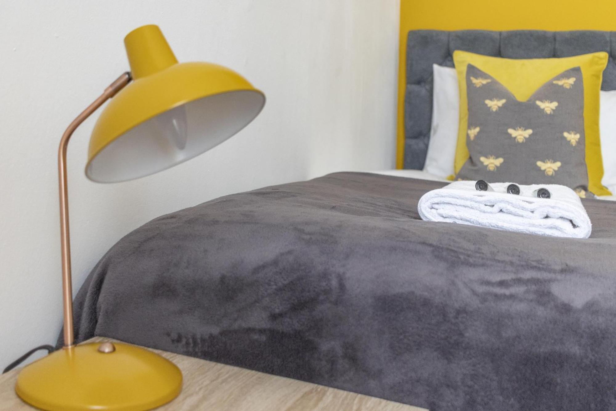 Apartamento Alexandra - Large 3 Bed Perfect For Contractors, Free Parking, Fast Wifi And Great Value! *