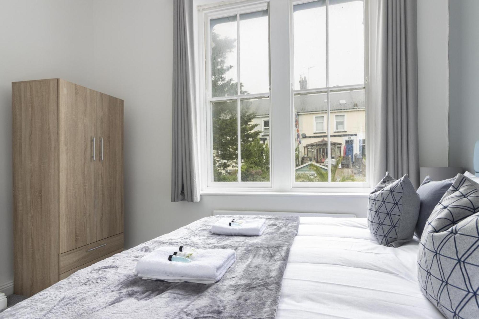 Apartamento Alexandra - Large 3 Bed Perfect For Contractors, Free Parking, Fast Wifi And Great Value! Plymouth