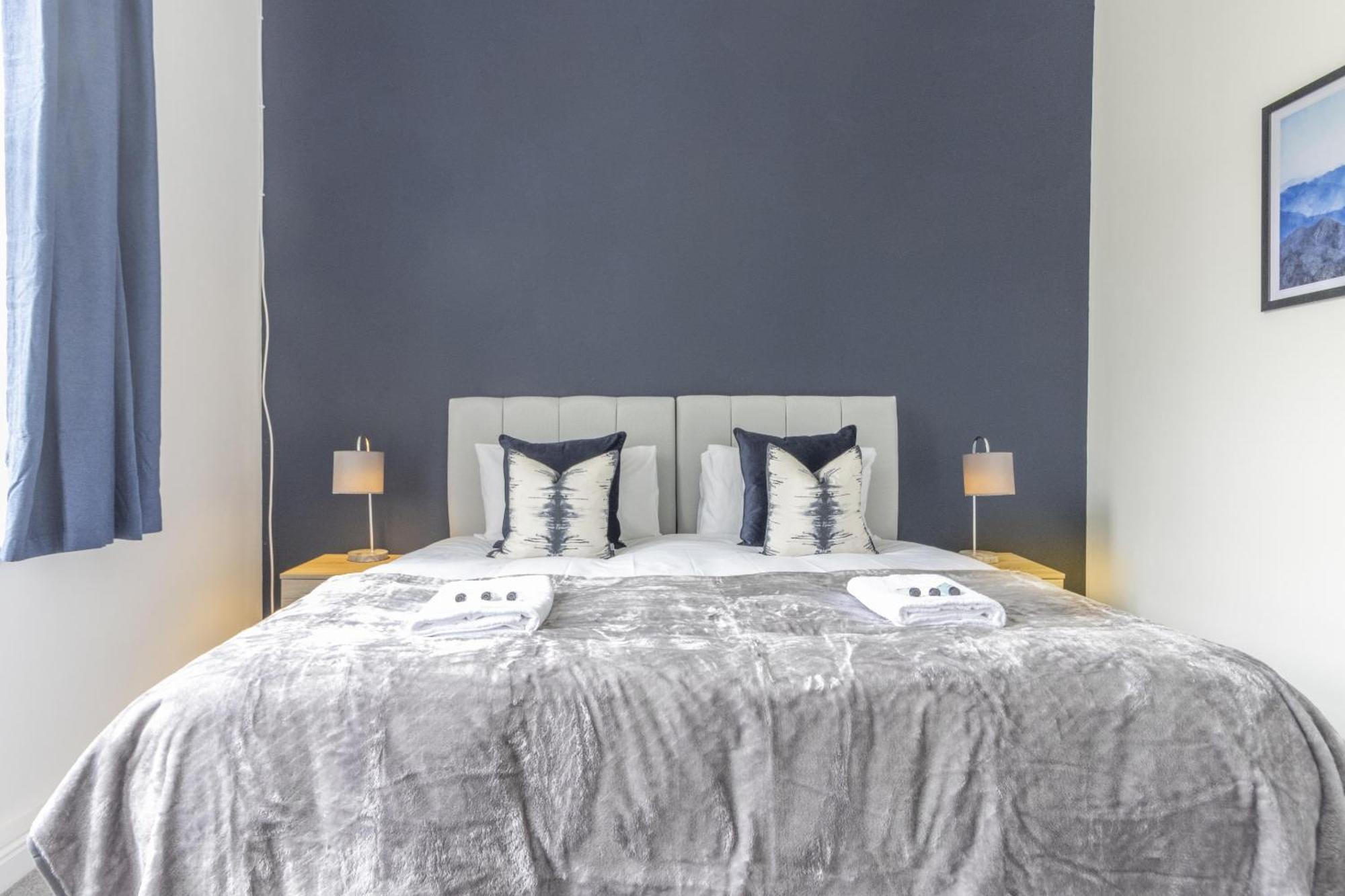 Apartamento Alexandra - Large 3 Bed Perfect For Contractors, Free Parking, Fast Wifi And Great Value! *