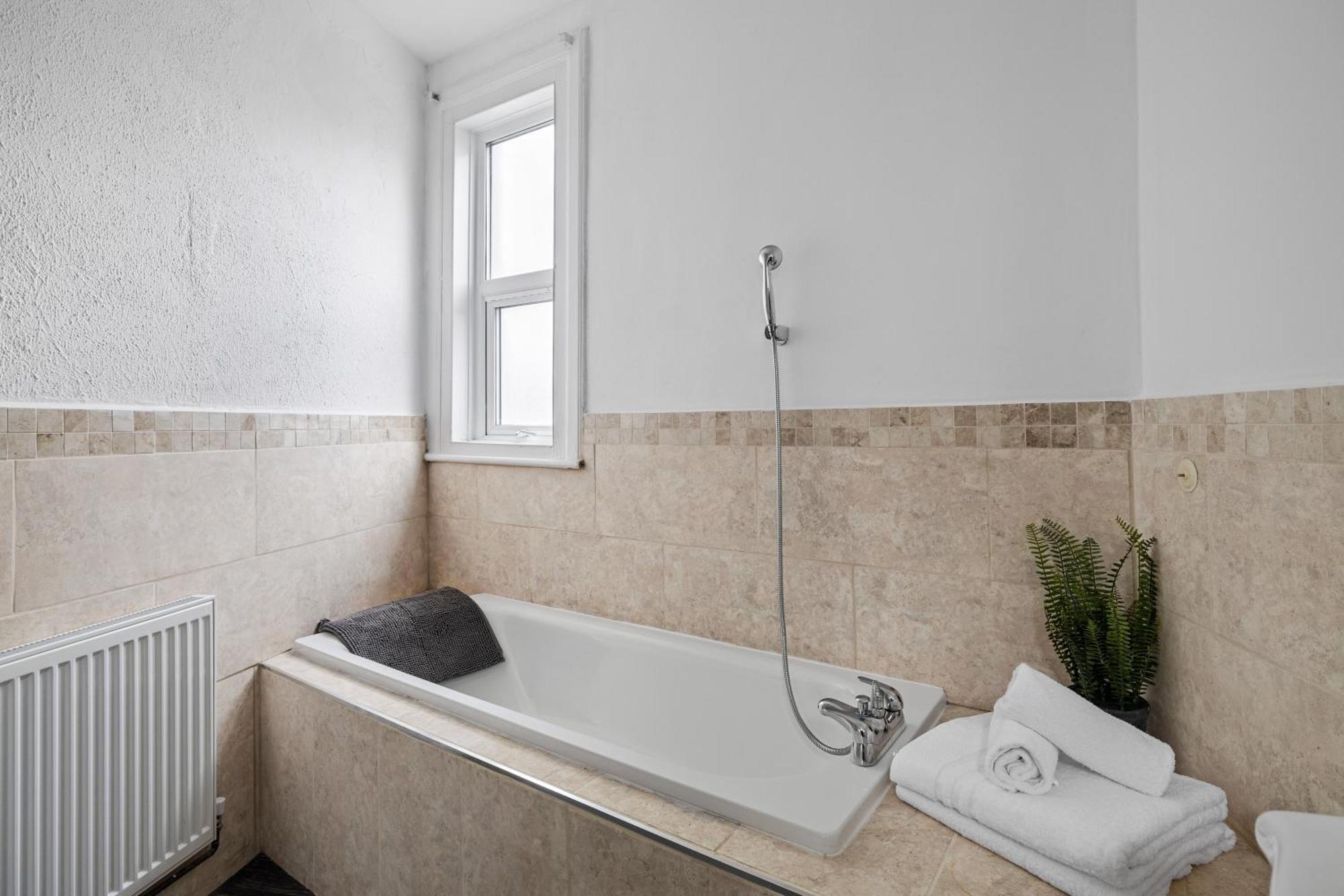 Fabulous House In Apartment Plymouth