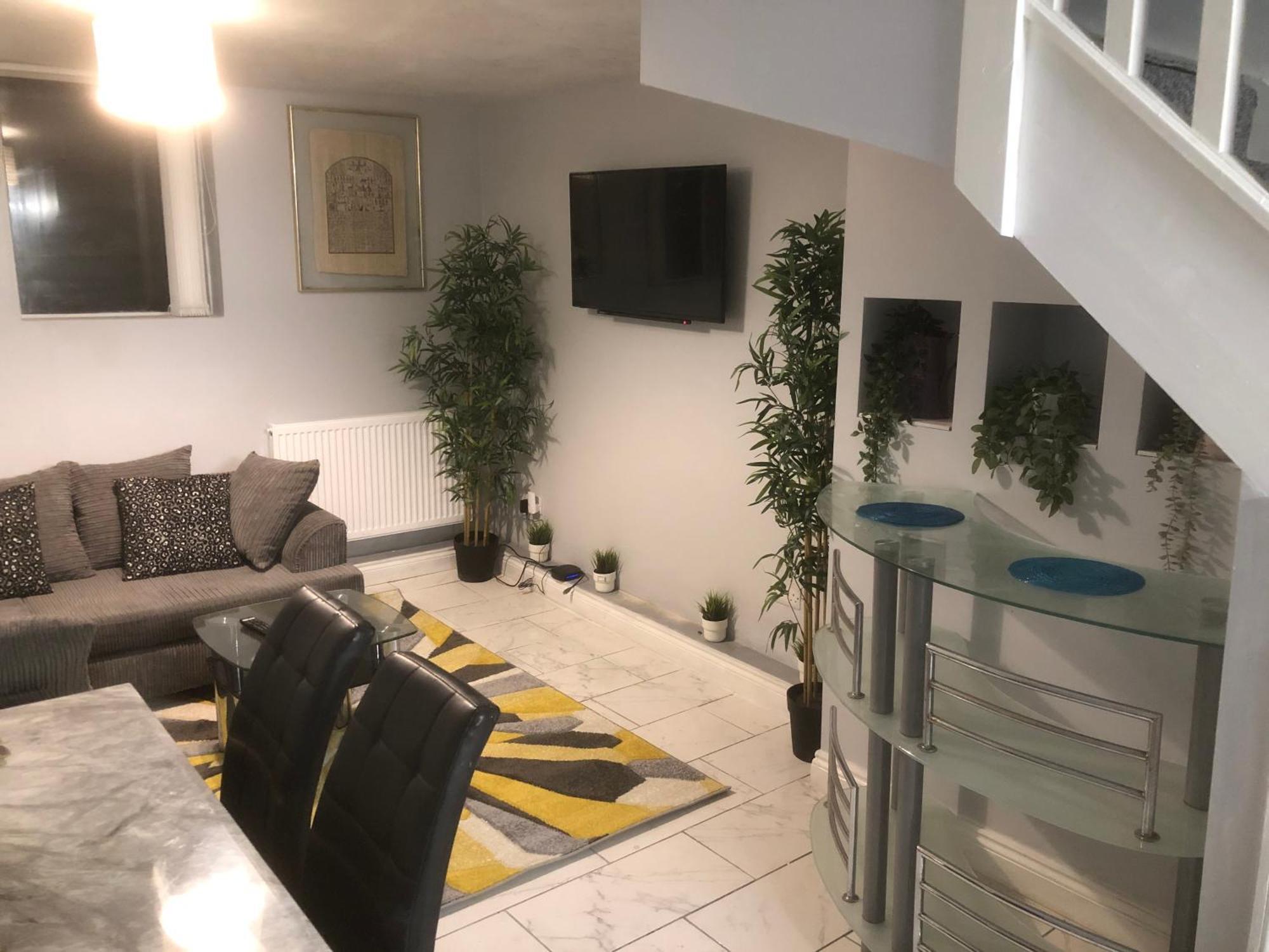 2 Bed Flat Near Mutley Plain Plymouth