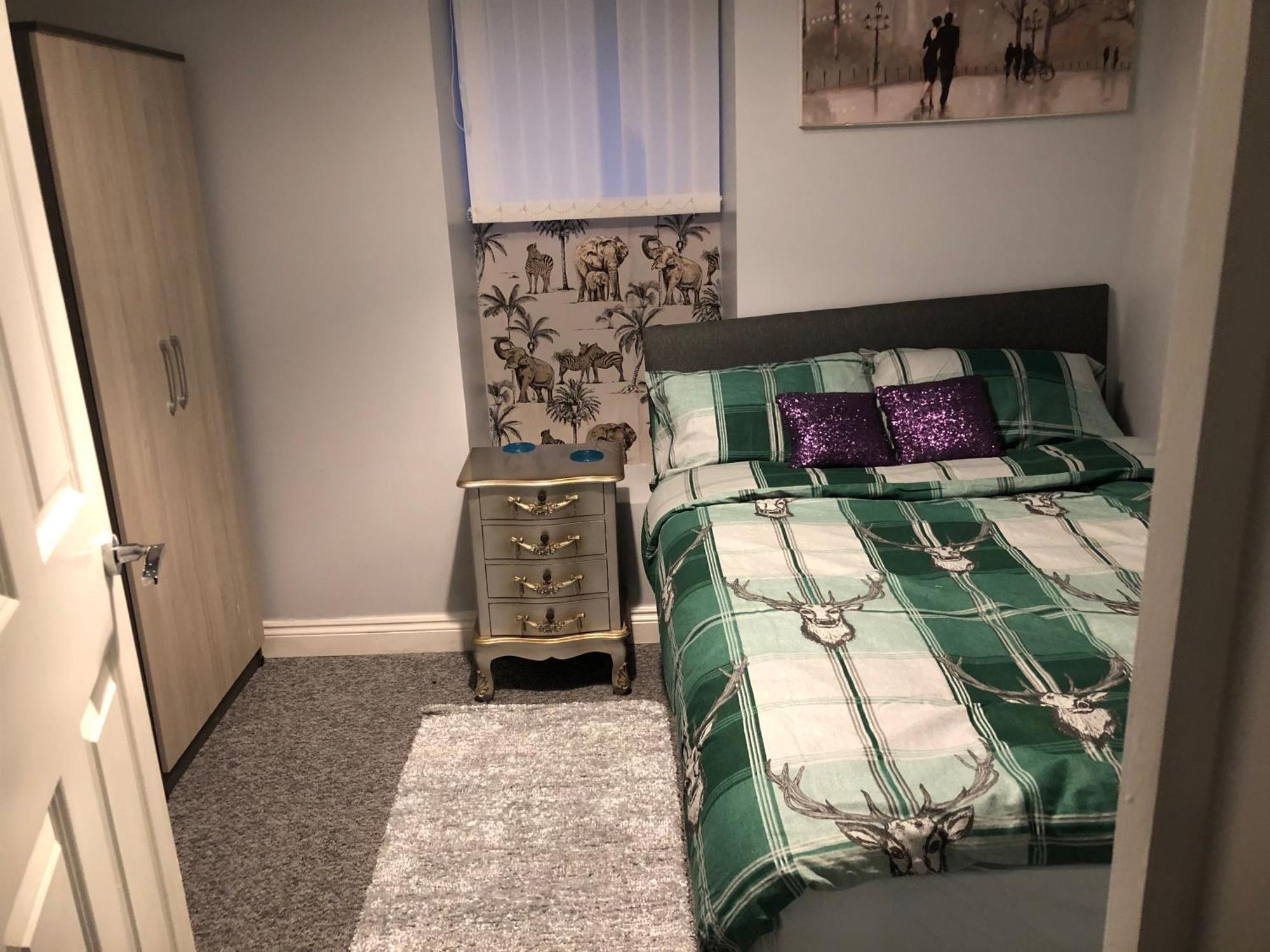 2 Bed Flat Near Mutley Plain Apartment