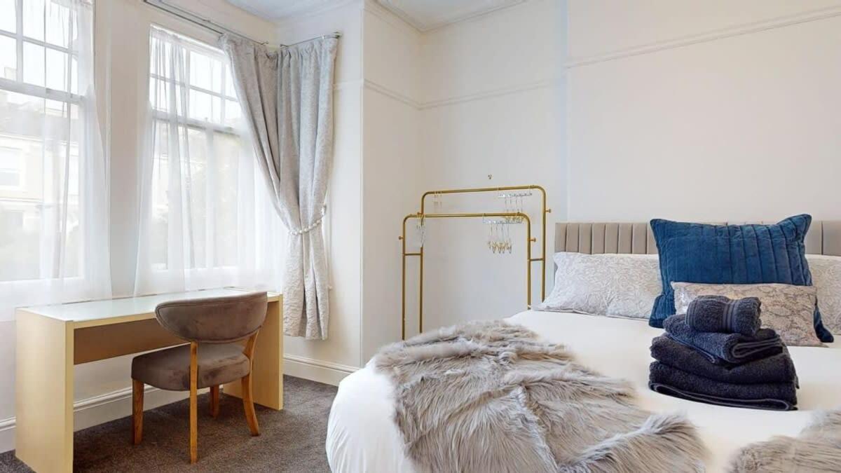 Modern Spacious 6 Bed In With Parking * Plymouth
