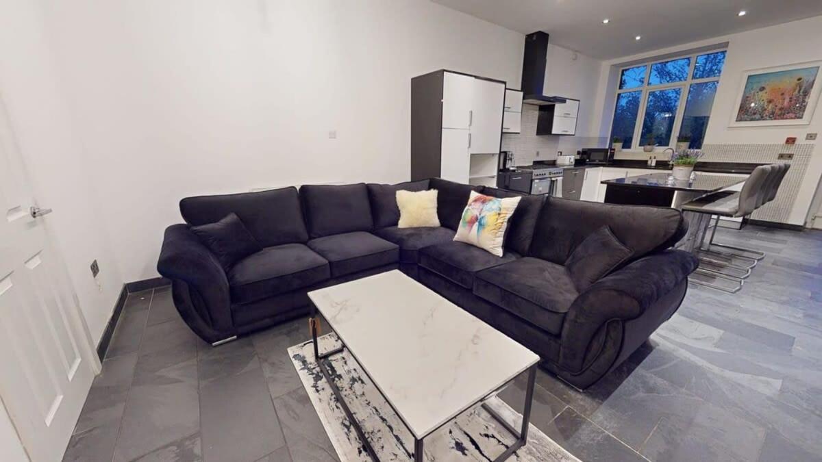 Modern Spacious 6 Bed In With Parking * Plymouth