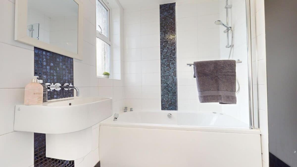 Modern Spacious 6 Bed In With Parking Apartment Plymouth