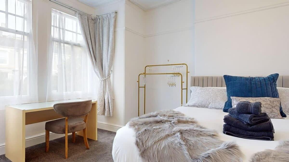 Modern Spacious 6 Bed In With Parking Apartment *