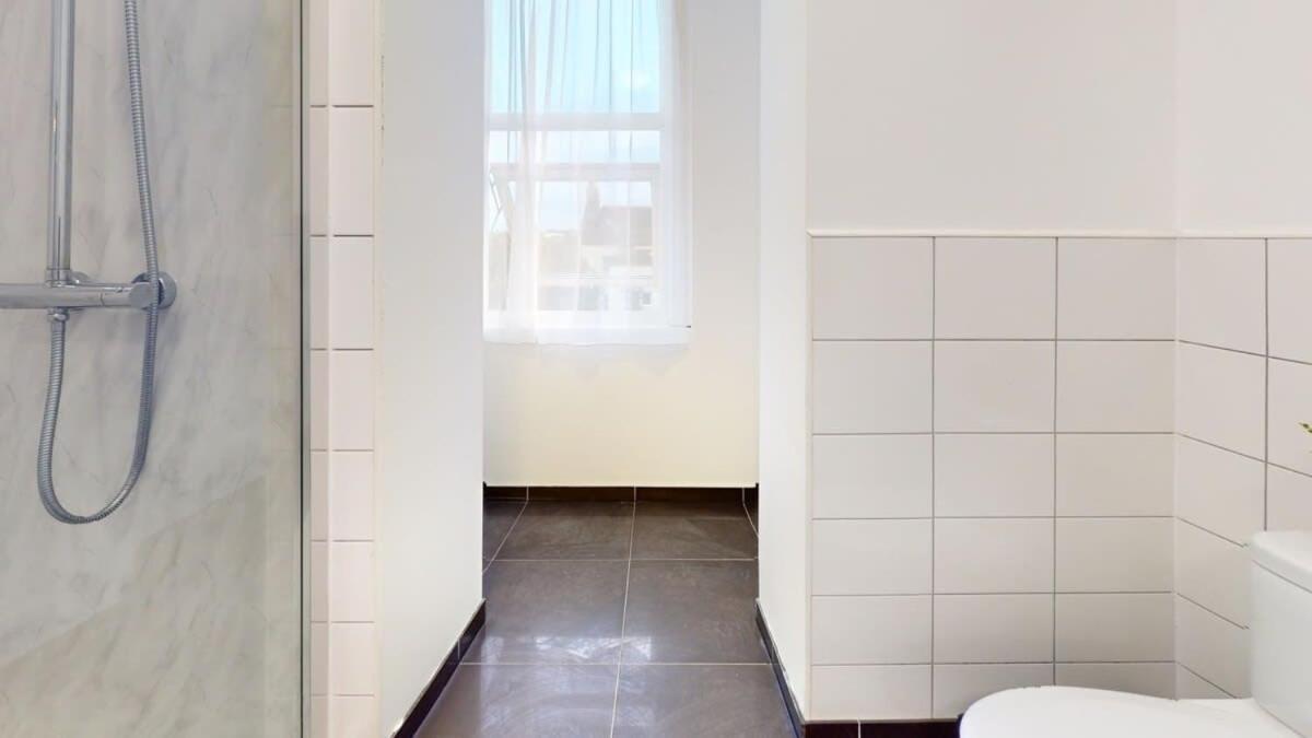 Apartment Modern Spacious 6 Bed In With Parking