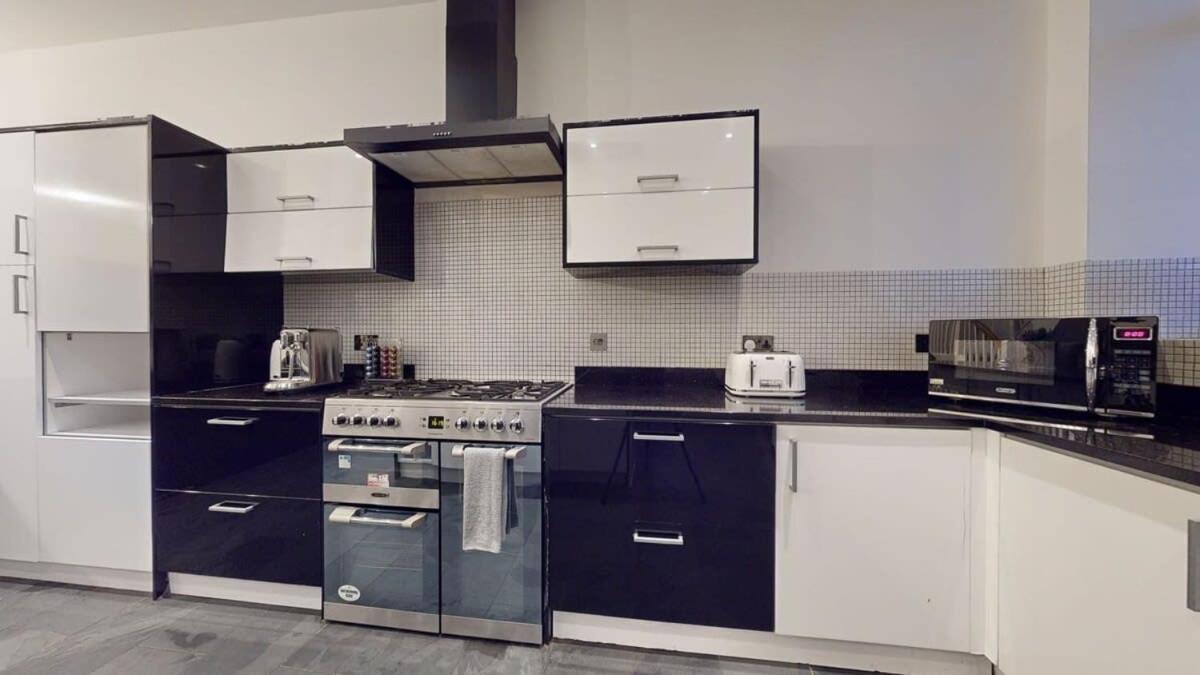 Apartment Modern Spacious 6 Bed In With Parking *