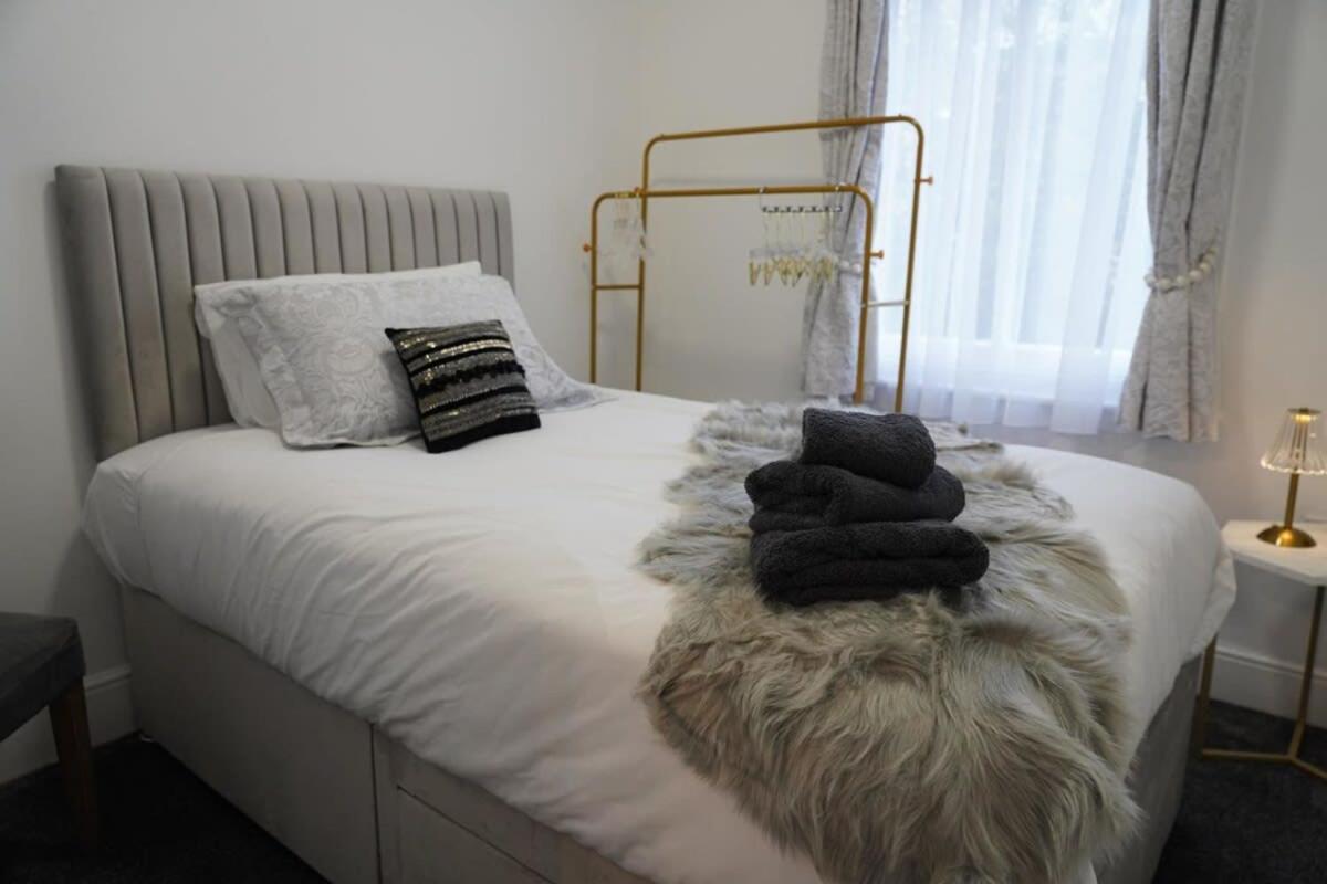 Modern Spacious 6 Bed In With Parking * Plymouth