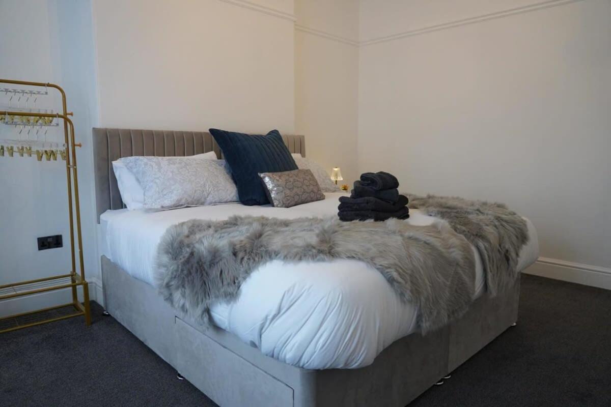 Modern Spacious 6 Bed In With Parking Plymouth