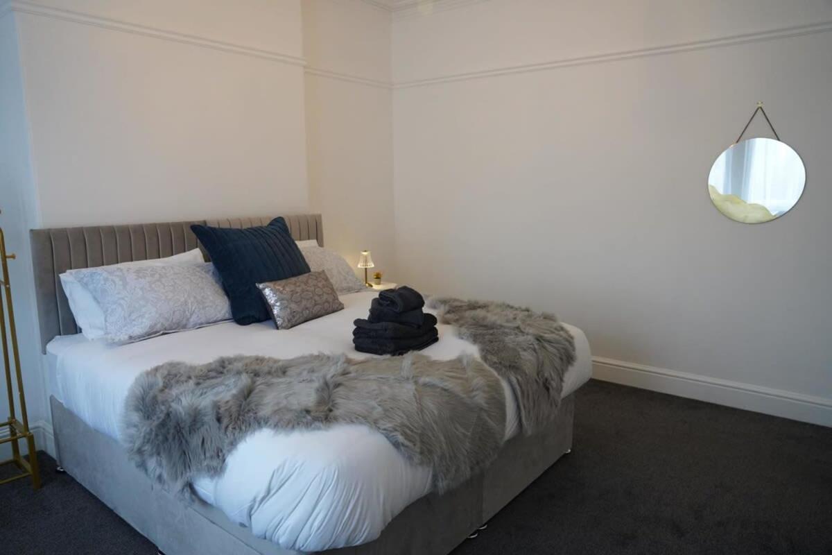 Modern Spacious 6 Bed In With Parking Apartment *