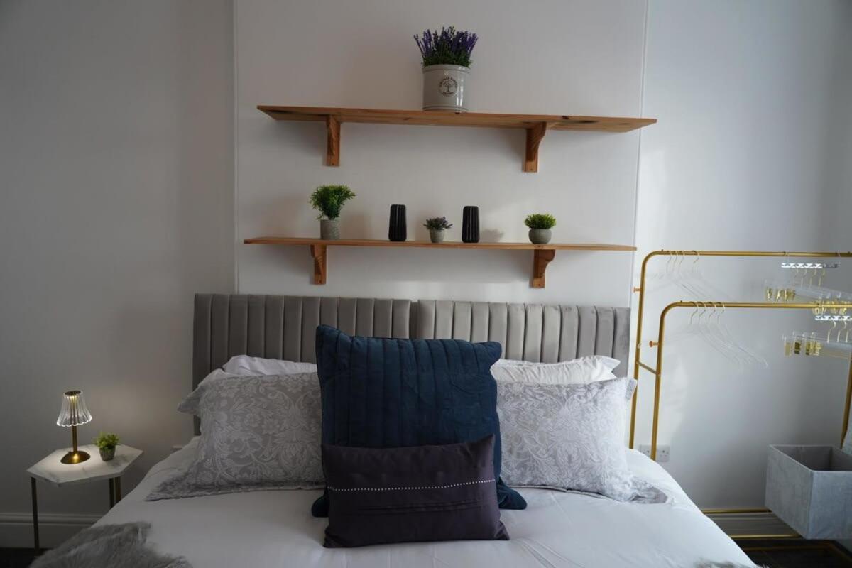 Modern Spacious 6 Bed In With Parking Apartment Plymouth