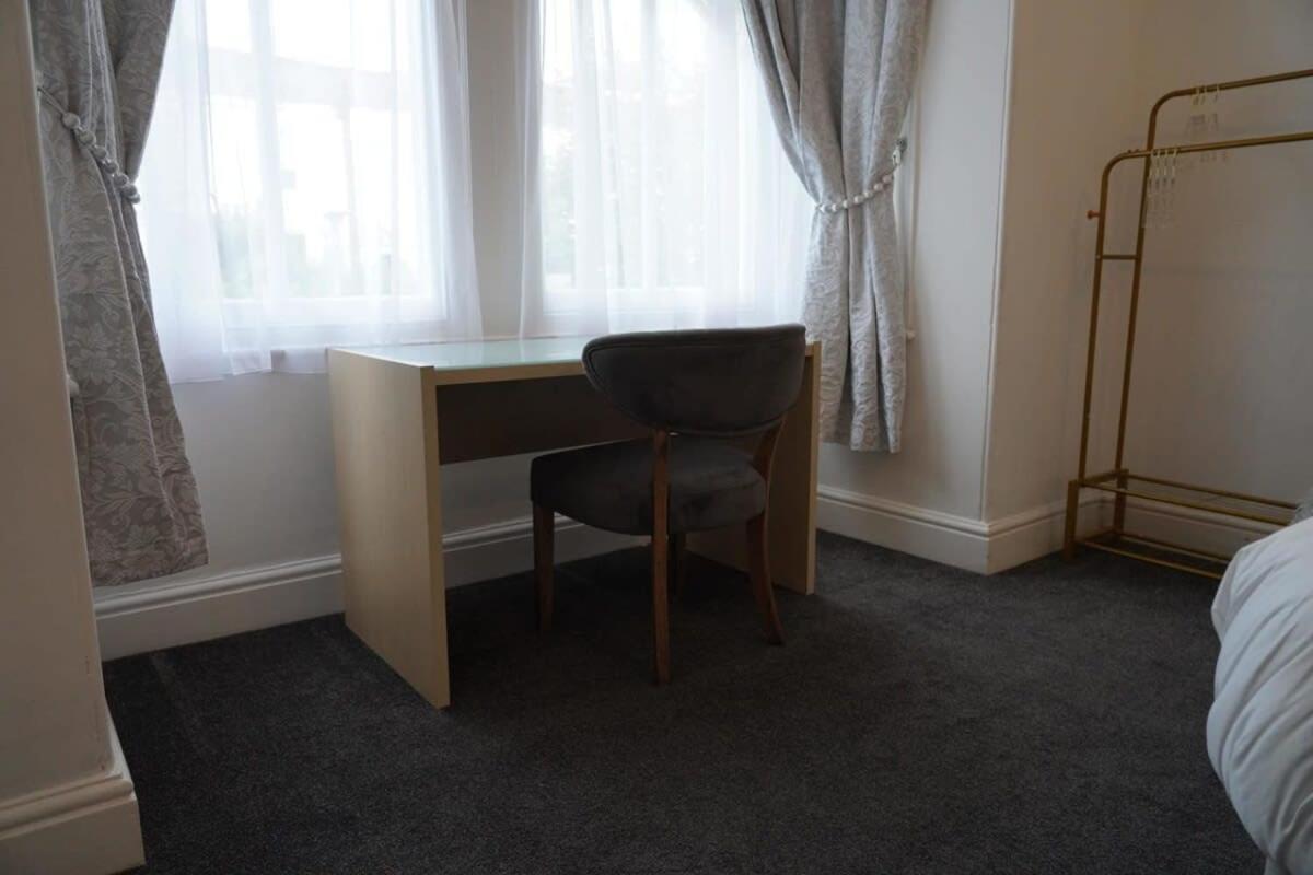 Modern Spacious 6 Bed In With Parking Plymouth