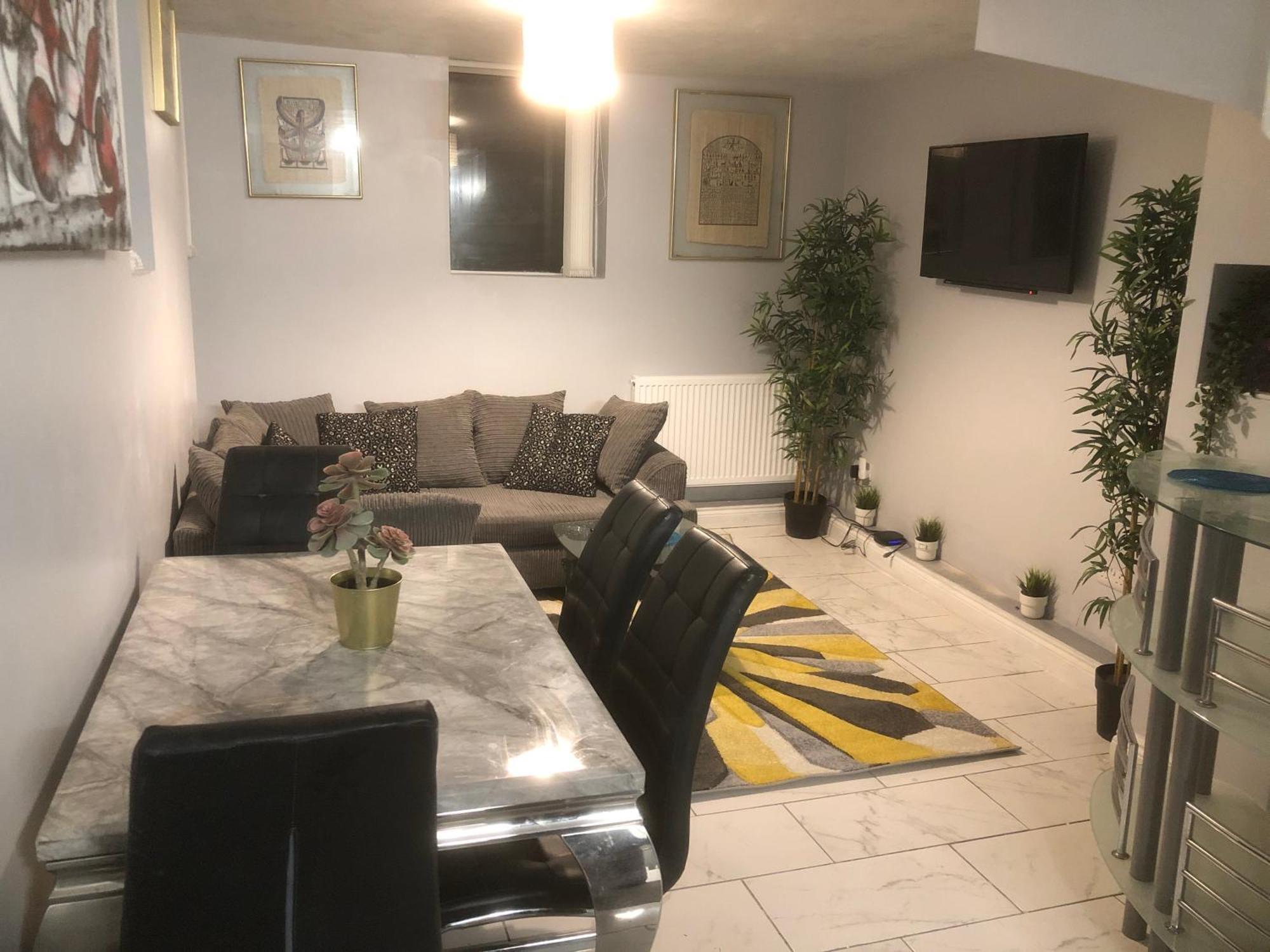 2 Bed Flat Near Mutley Plain Apartment Plymouth