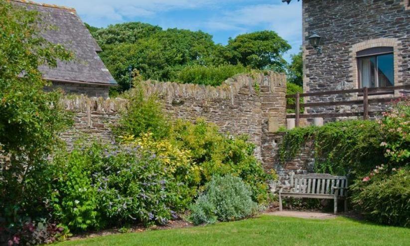 Hobbit Plymouth