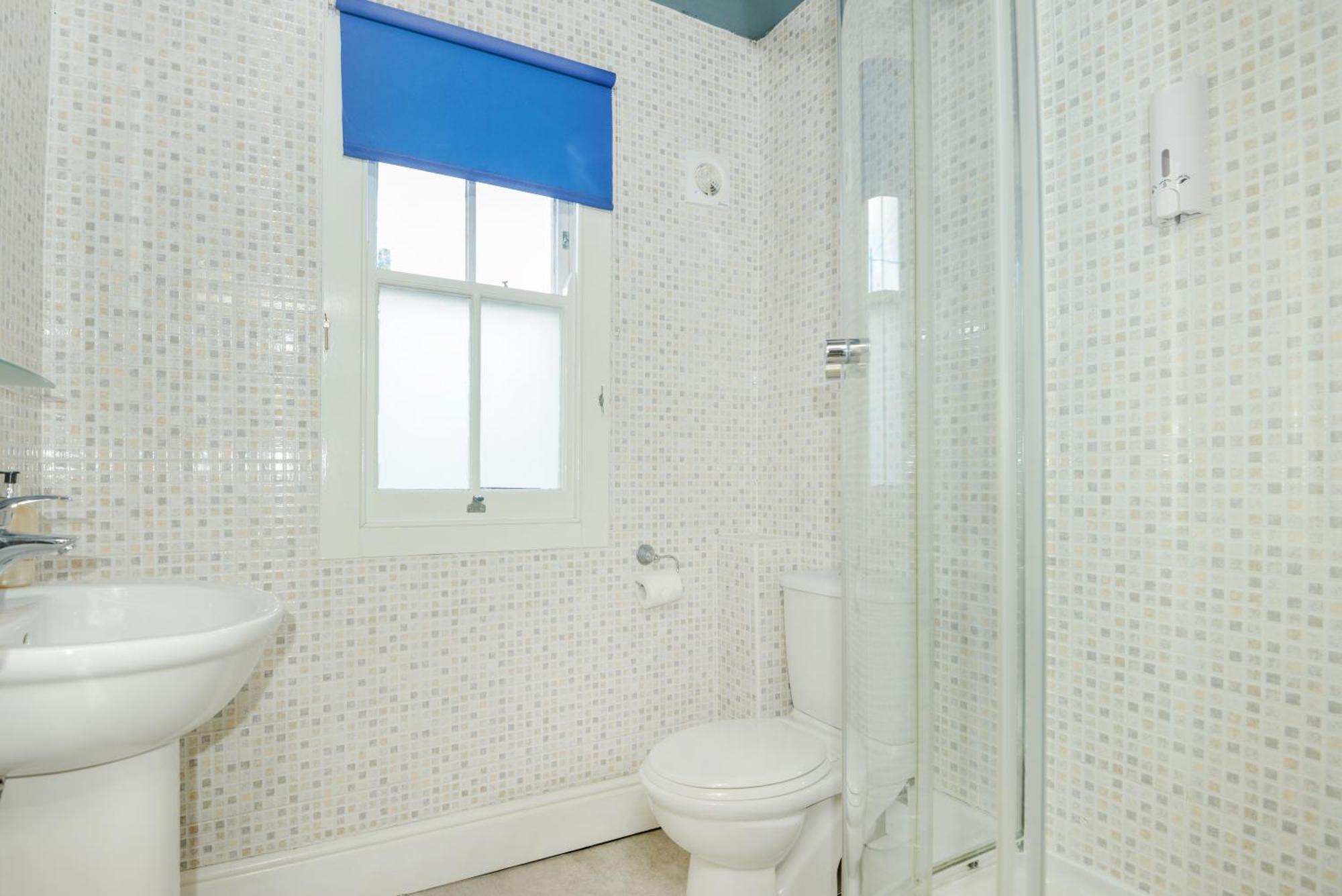 Holiday home Harbour Court Plymouth - Free Parking - Tucked Away On The Barbican With Courtyard - By Ocean City Retreats