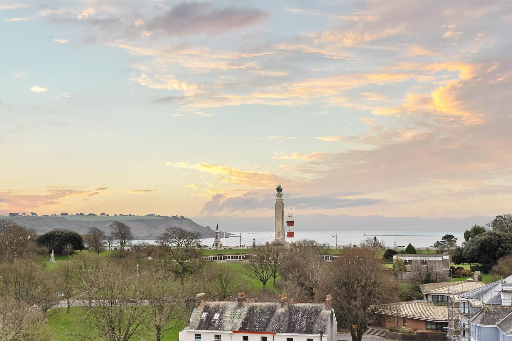 Centre Penthouse - Weekend Getaway * Plymouth