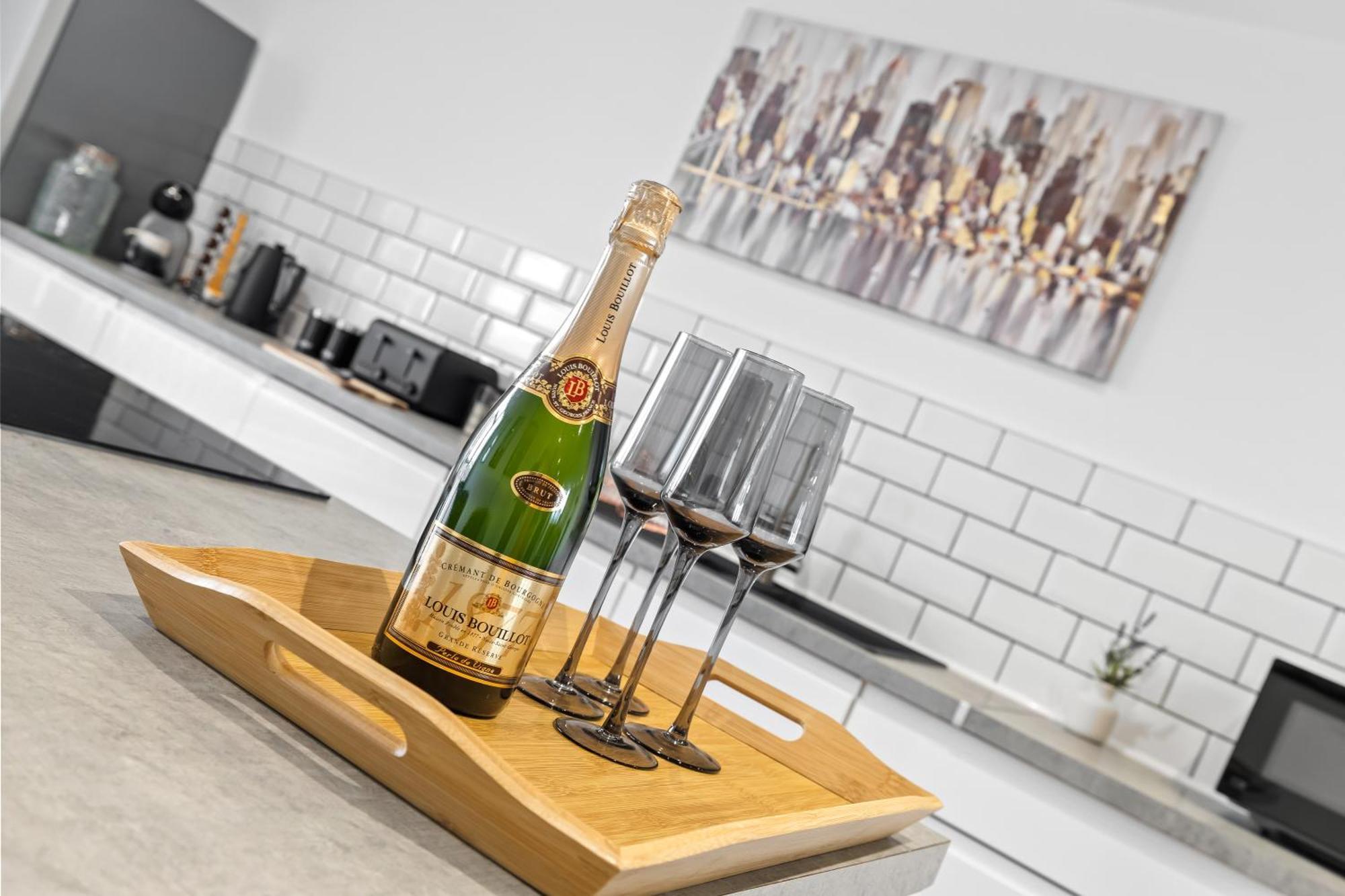 Centre Penthouse - Weekend Getaway Apartment *