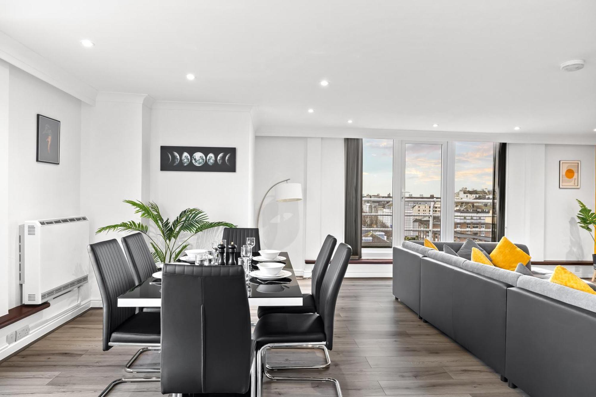 Centre Penthouse - Weekend Getaway Apartment Plymouth