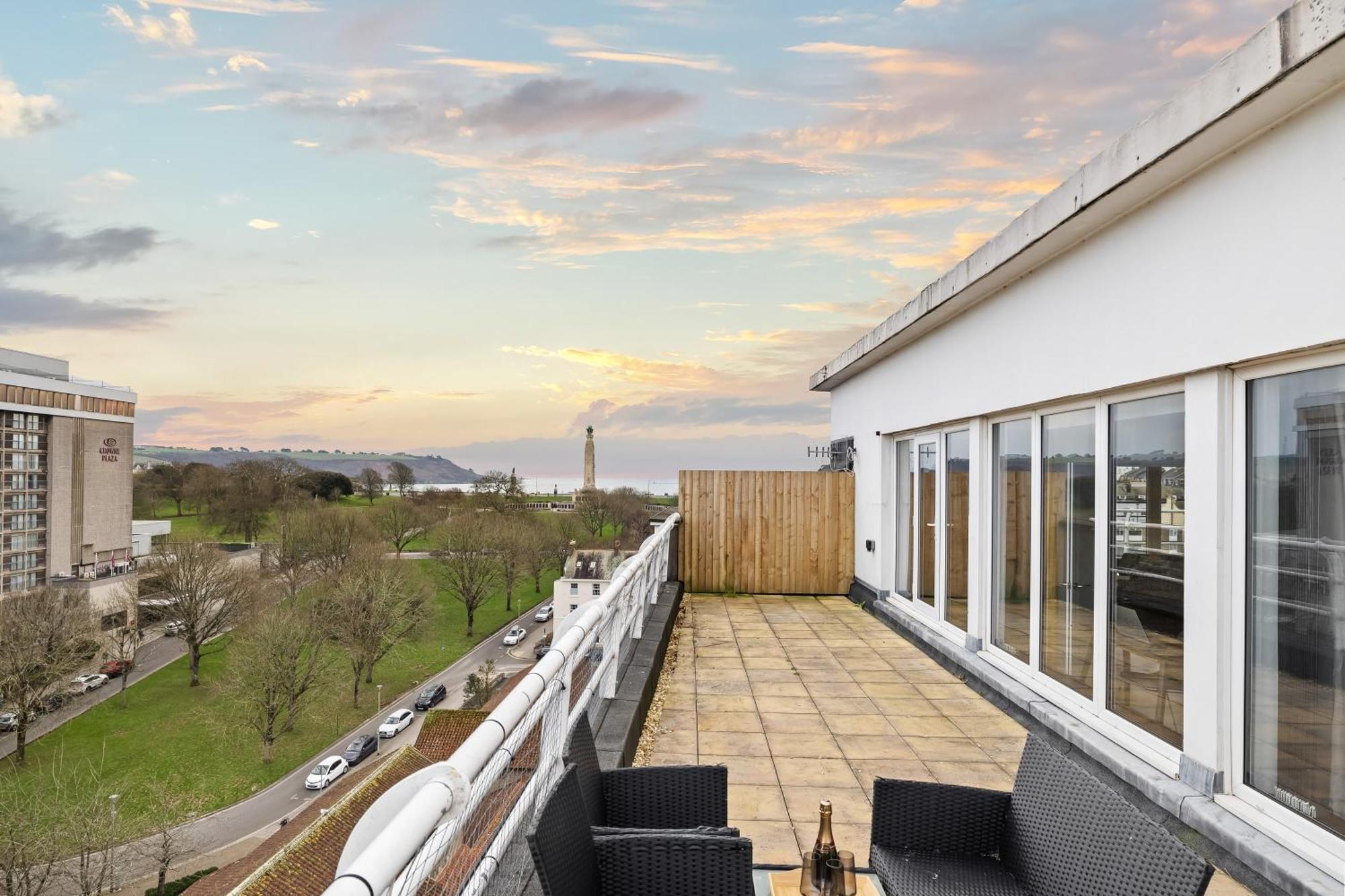 Centre Penthouse - Weekend Getaway Apartment *