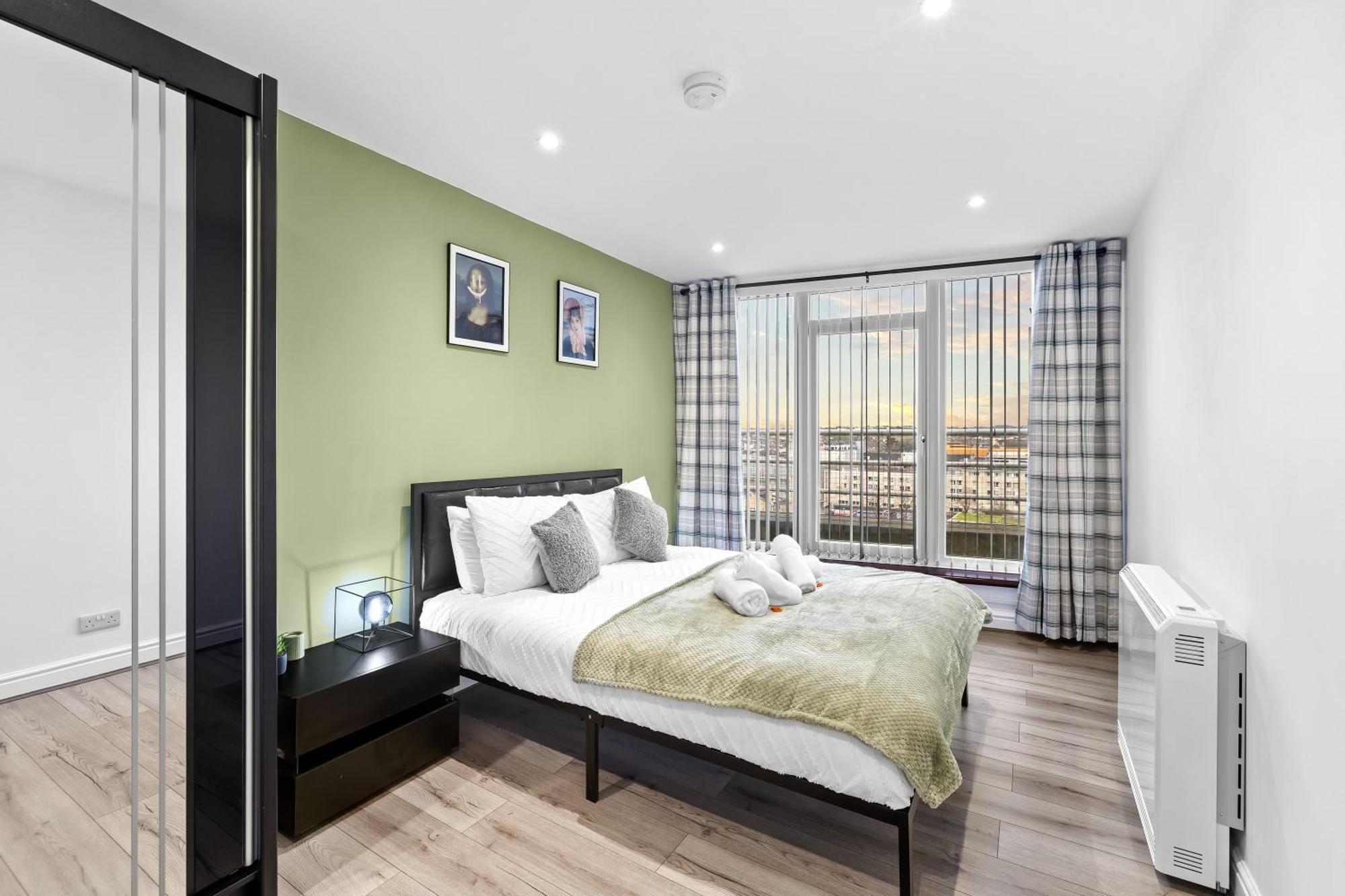Centre Penthouse - Weekend Getaway * Plymouth