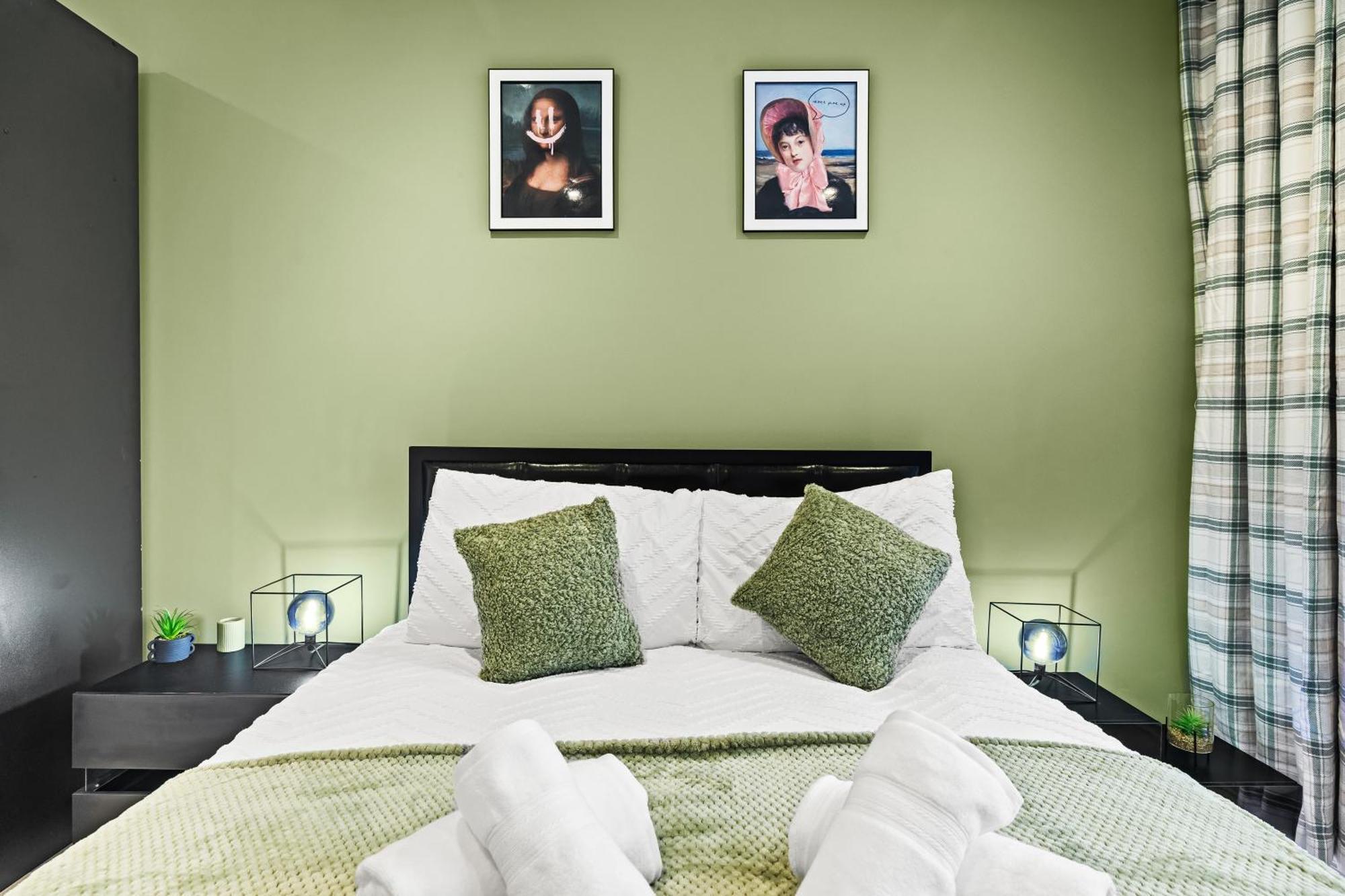 Centre Penthouse - Weekend Getaway Apartment