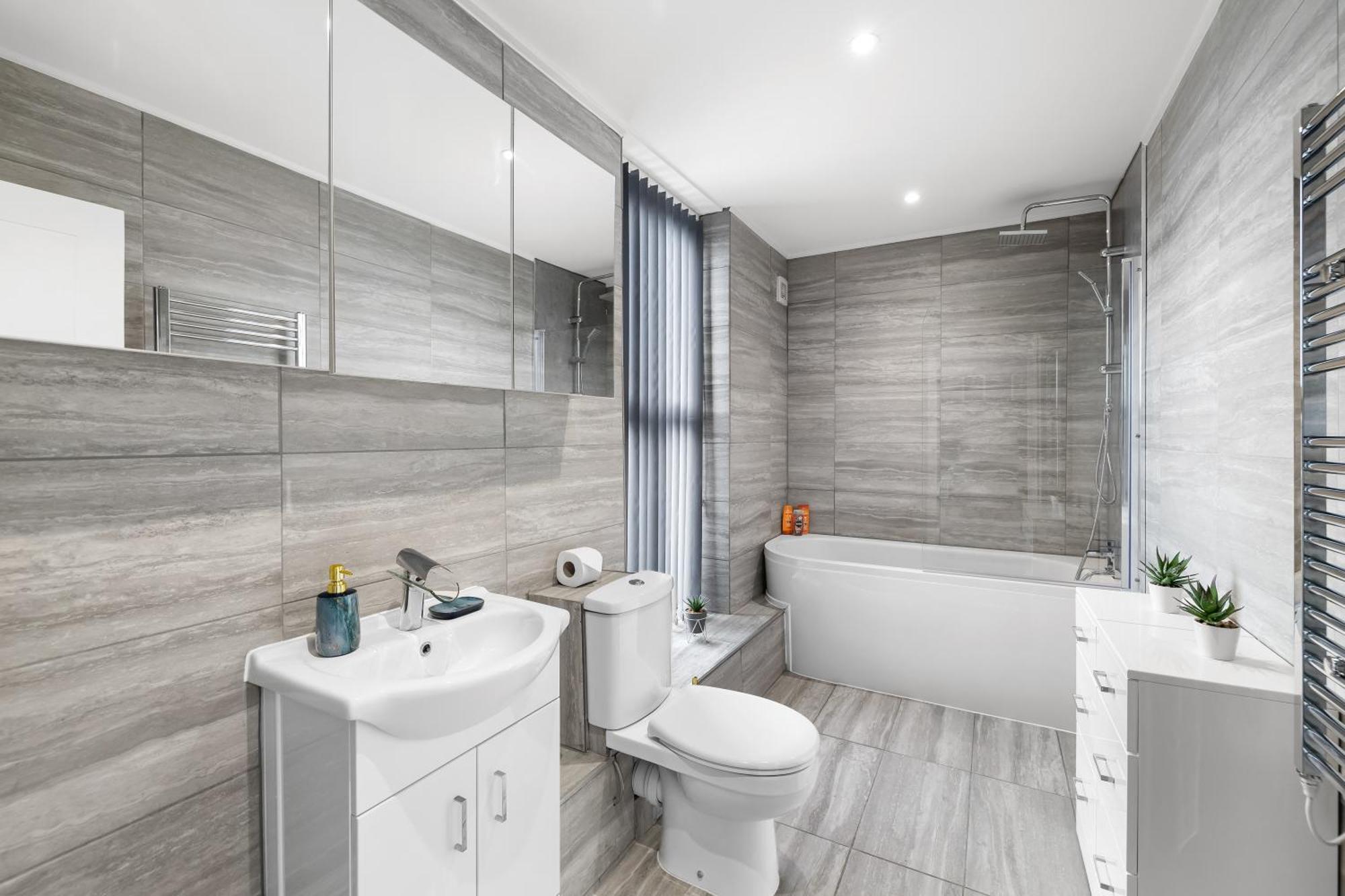 Centre Penthouse - Weekend Getaway Apartment *