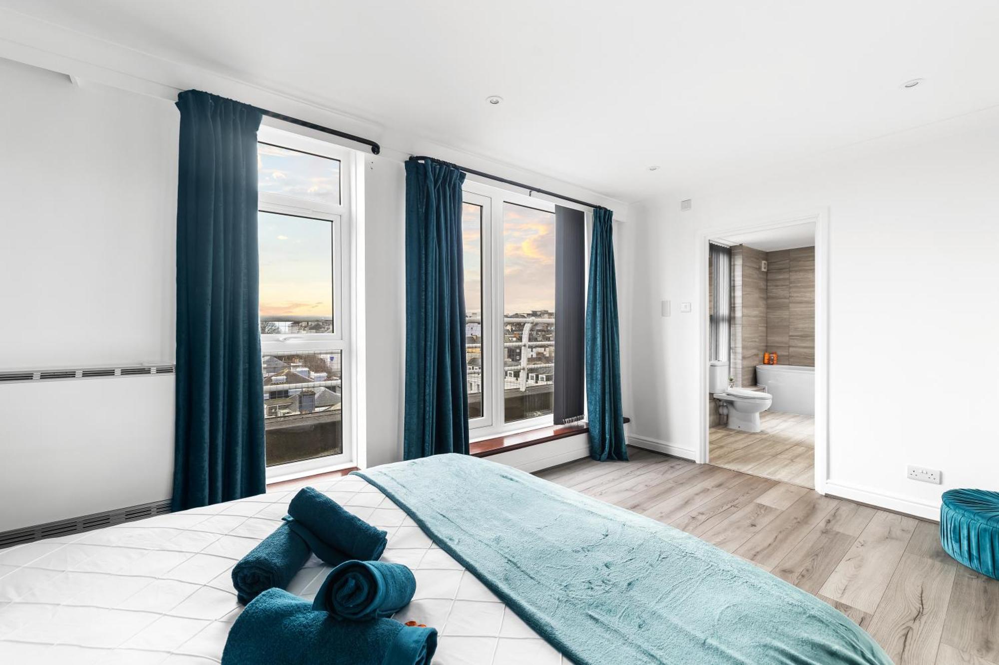 Centre Penthouse - Weekend Getaway * Plymouth