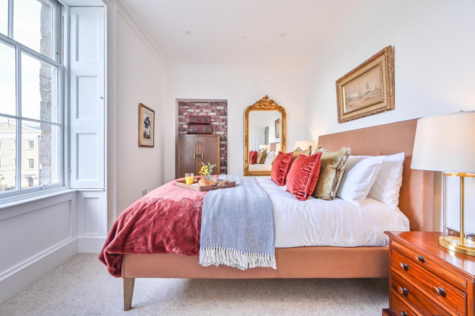 9 Admiralty House Stunning Luxury With Free Parking Apartment
