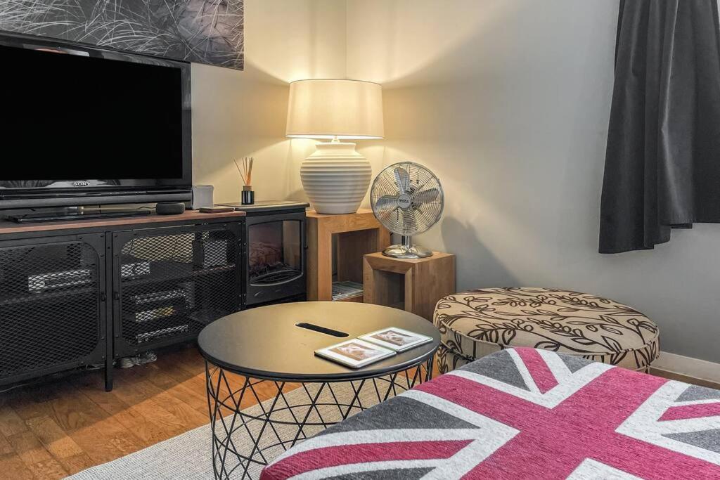 Lofty In Apartment *