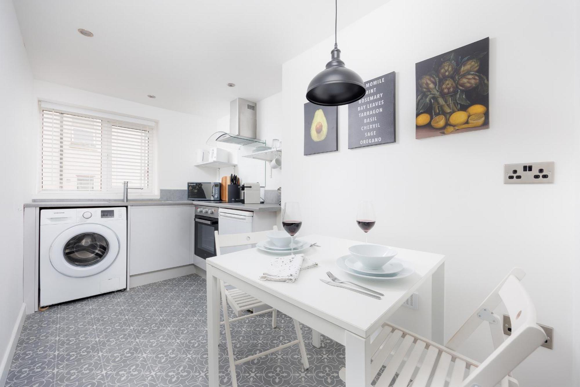 Boujis - Sleeps 4 - Habita