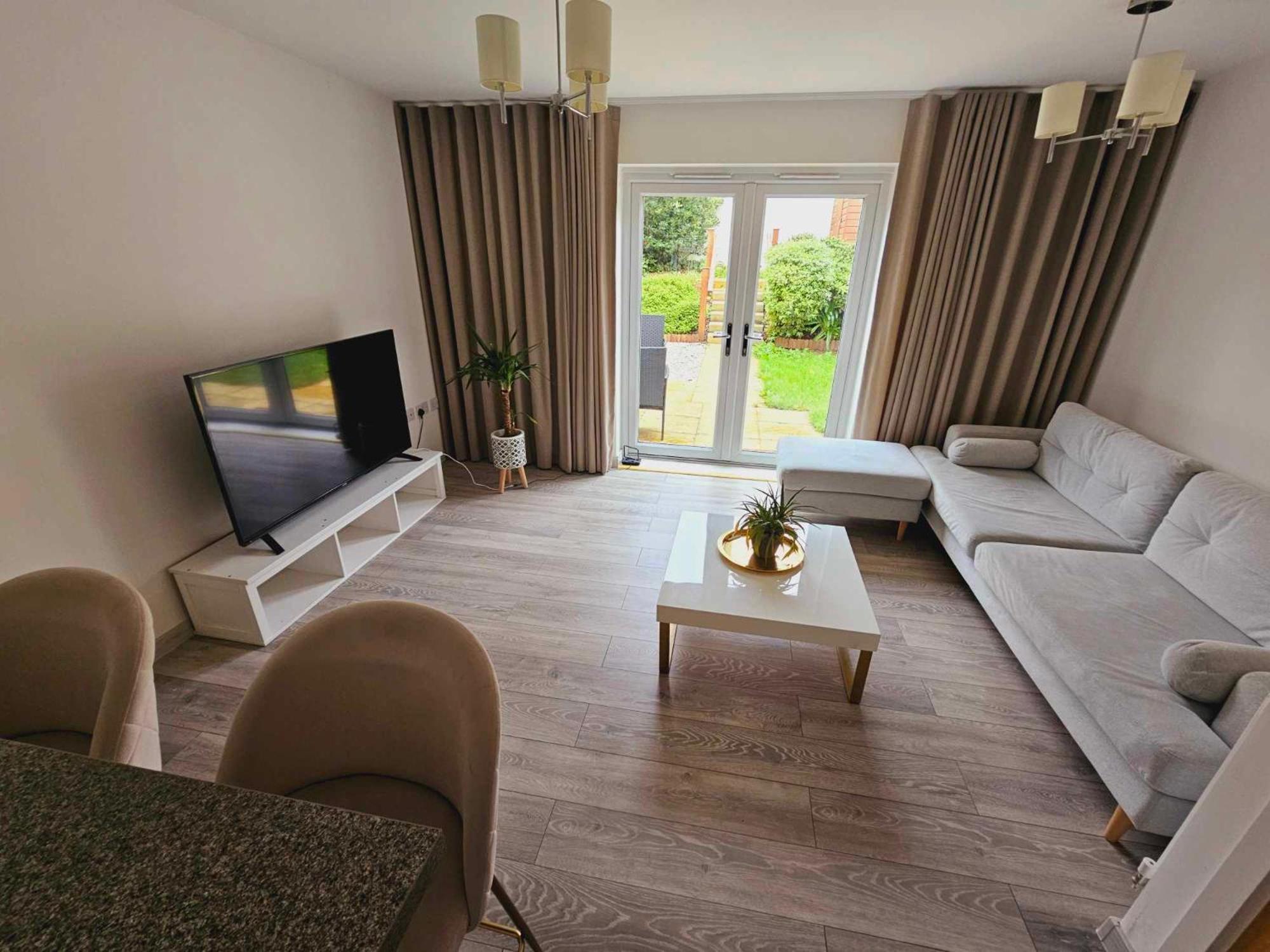 Apartment Entire 2 Bedroom House Modern Stylish Luxury *