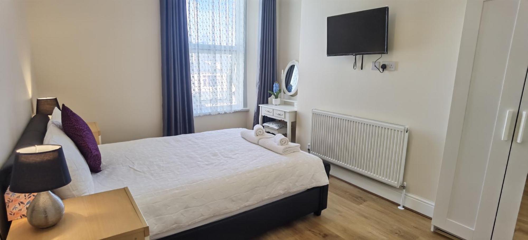Comfy 2 Bedroom In Location, Newly Refurbished