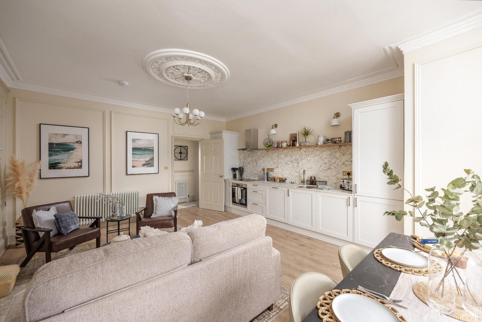 Ocean Stylish 1st Floor Flat *