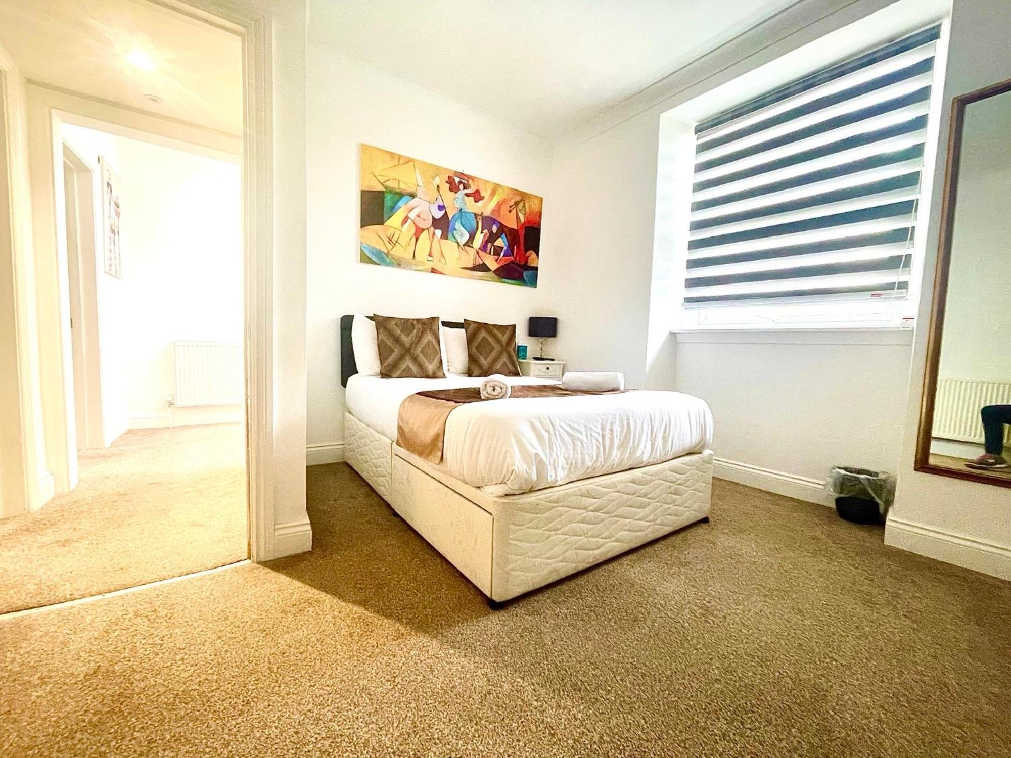 Executive Apartments, Nr Centre With Private Parking