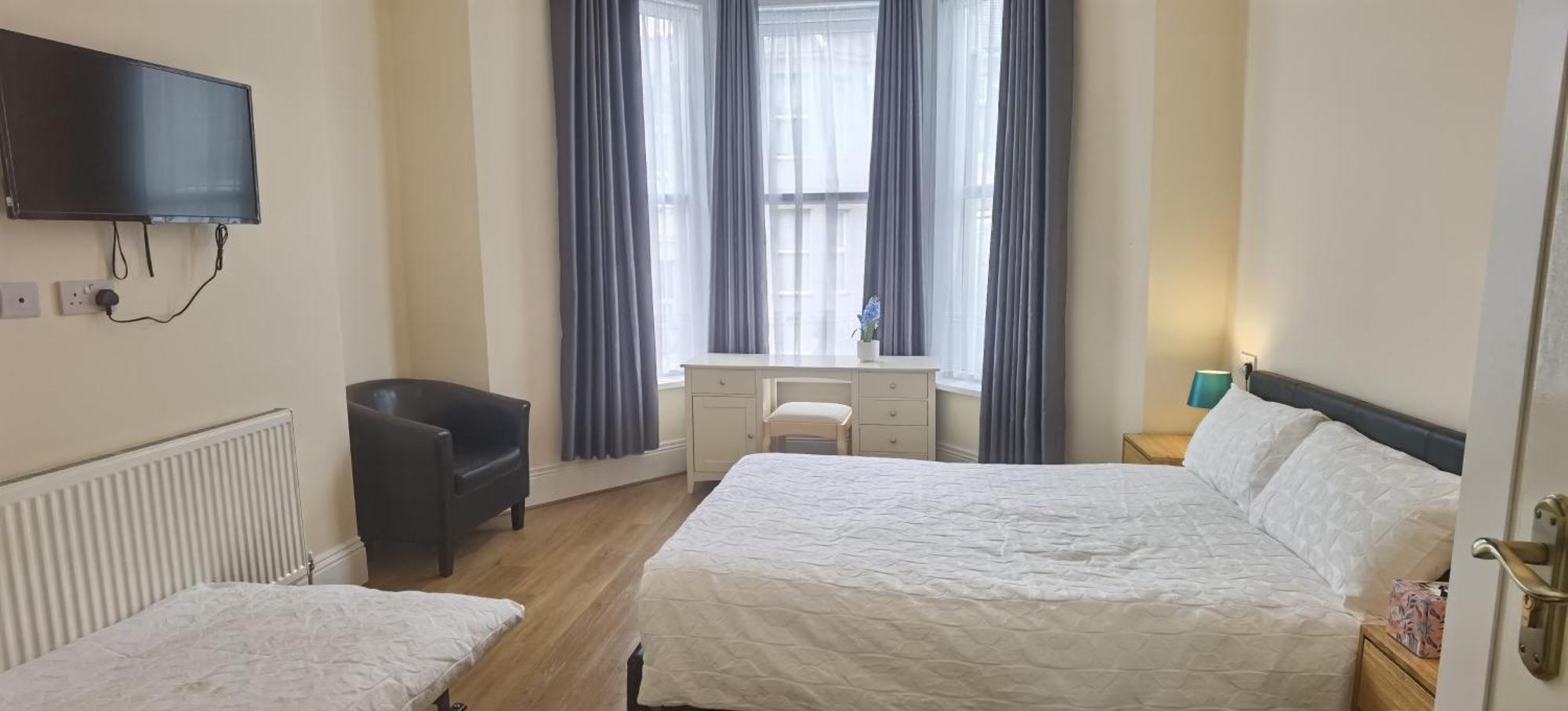 Entire 2 Bedroom In Location, Newly Refurbished Apartment *