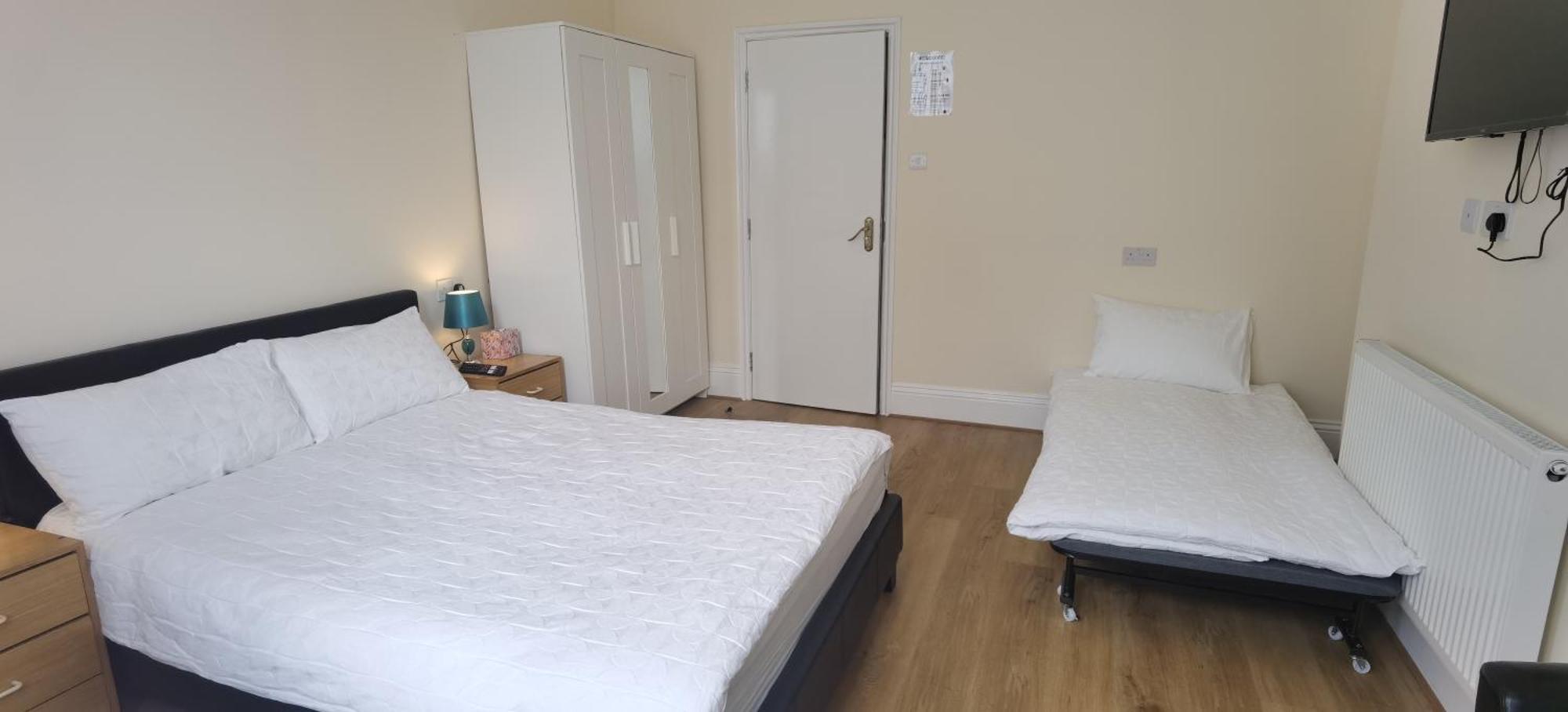Apartment Entire 2 Bedroom In Location, Newly Refurbished *