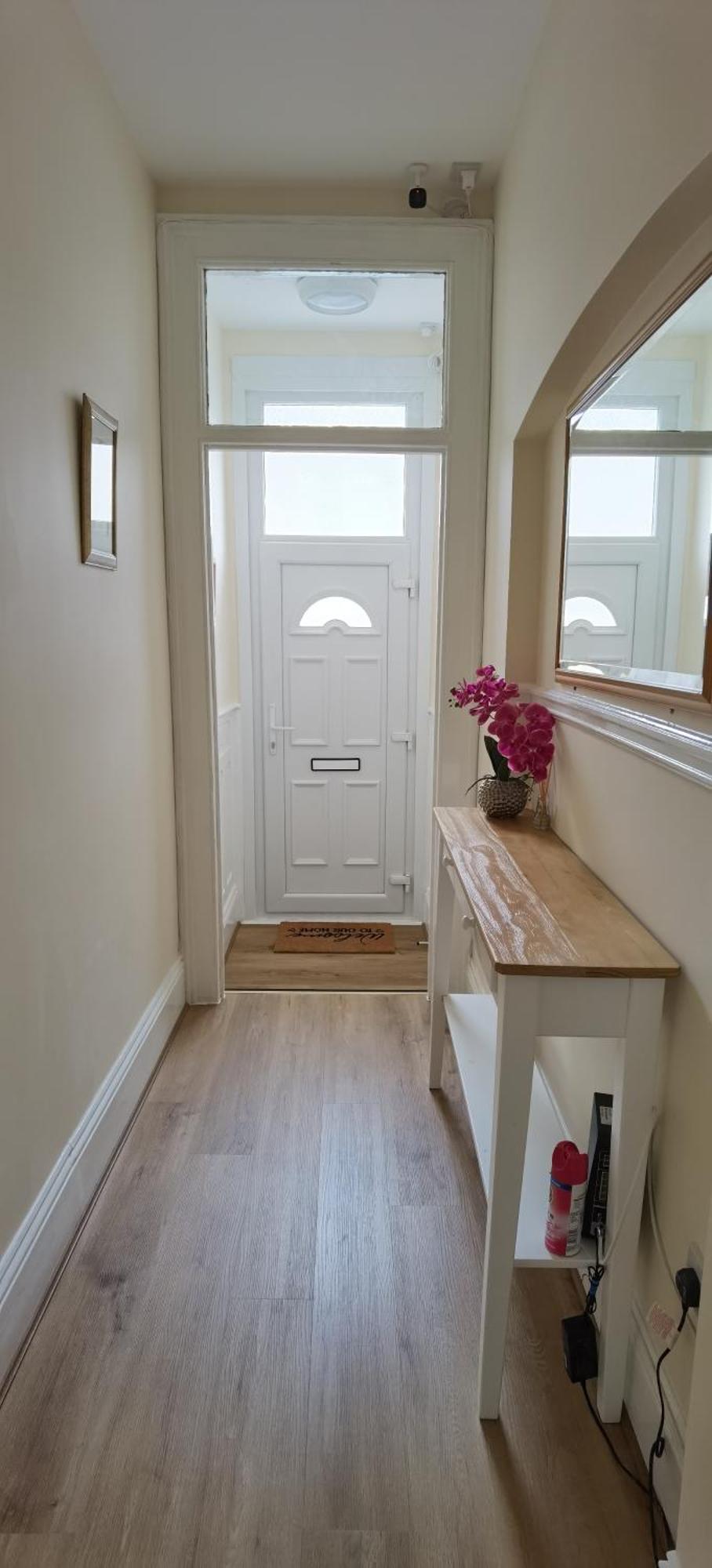 Entire 2 Bedroom In Location, Newly Refurbished