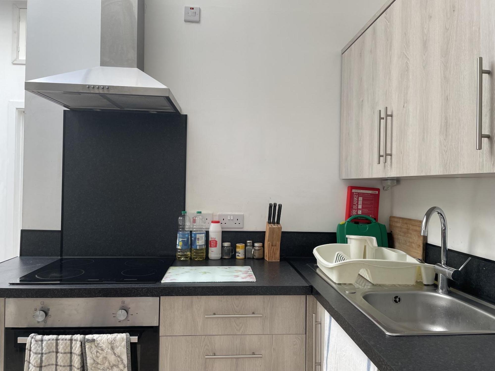 Serviced Apartment *