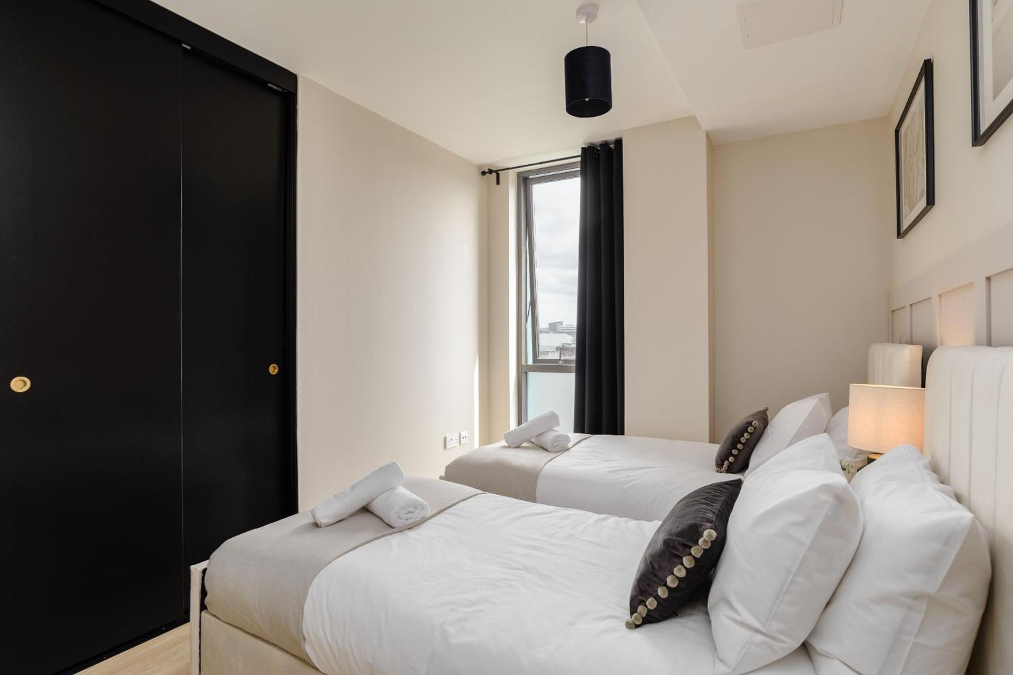 Premium - Allocated Parking - Great Location * Plymouth