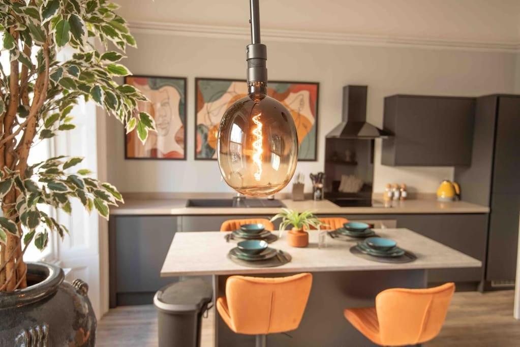 Stunning In The Heart Of Apartment